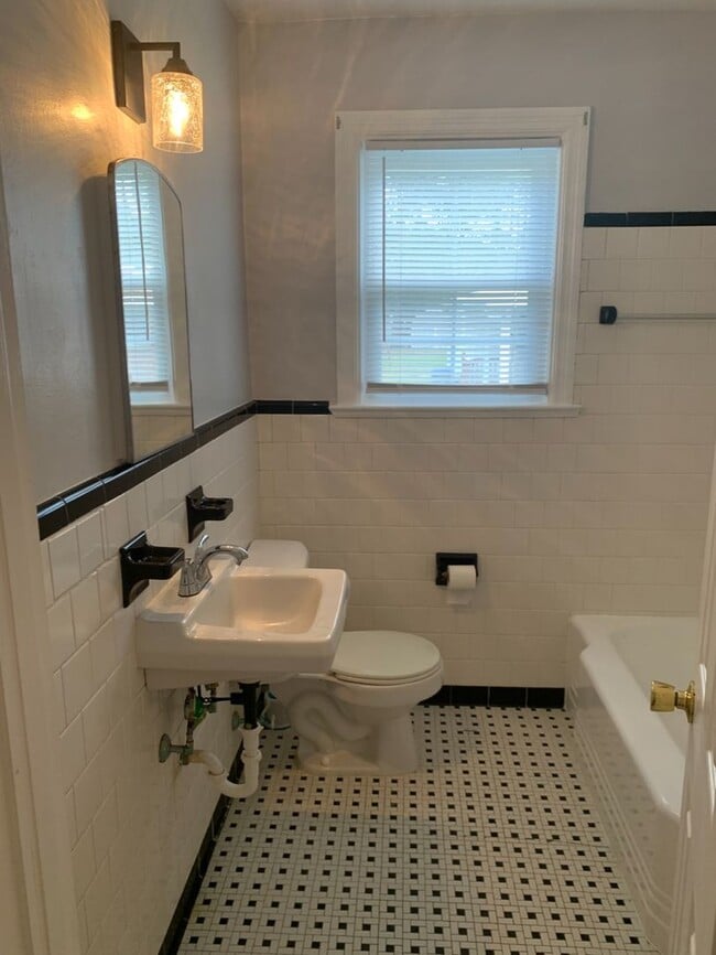 Photo - 1124 Pitt St