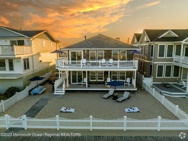 Building Photo - 1404 Oceanfront Rental