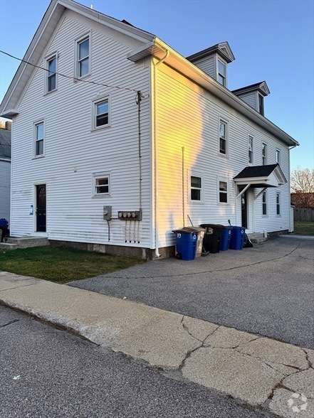 Building Photo - 13 Ives St Unit B Rental