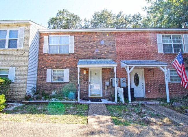 Building Photo - 2-Bedroom Waterfront Townhouse with Commun...