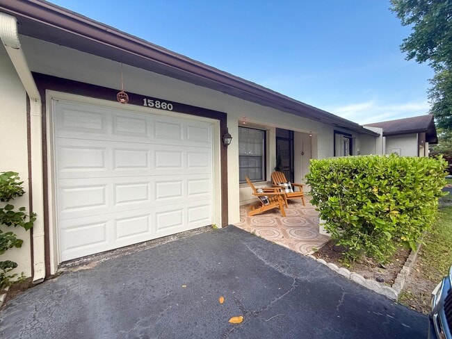 Photo - 15860 Laurel Oak Cir