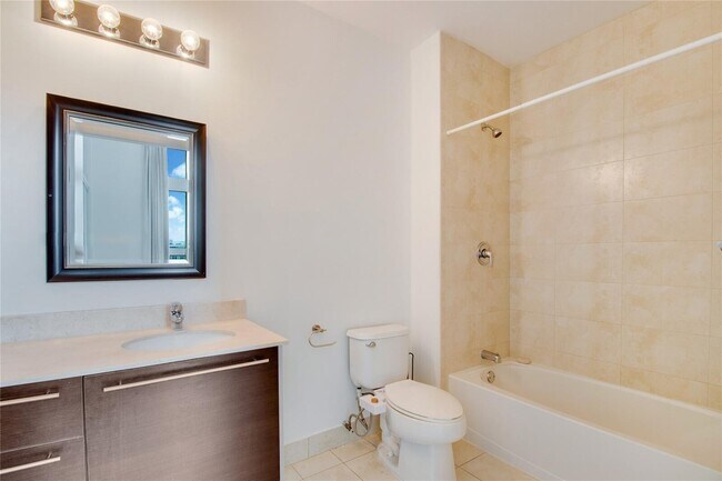 Photo - 1900 N bayshore Dr Unit 912