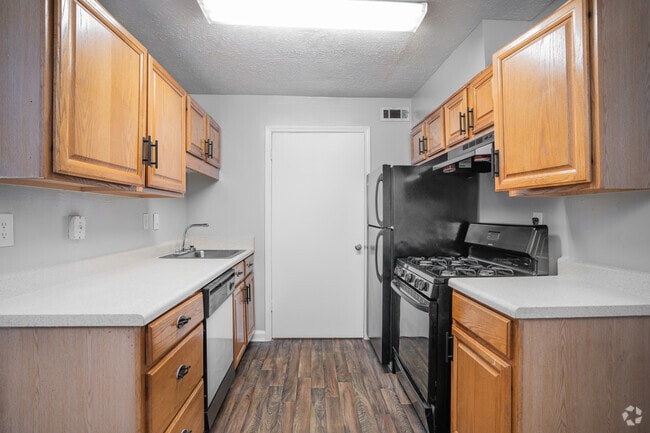2BR, 1BA - 975SF - Kitchen