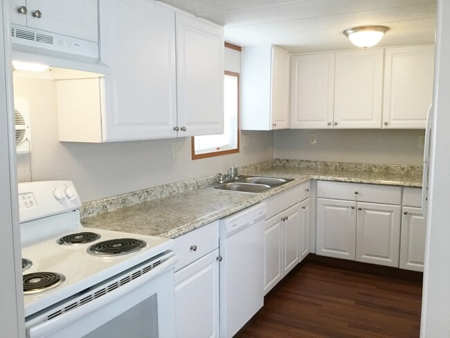 Building Photo - Recently Remodeled Two Bedroom/1 Bath Mobile Home near Downtown Clover!!