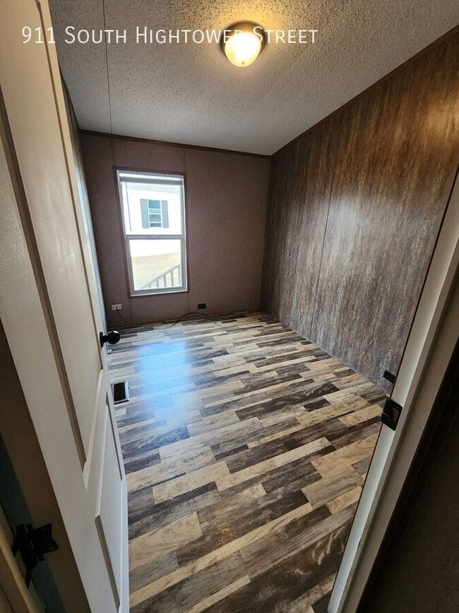 Photo - 911 S Hightower St