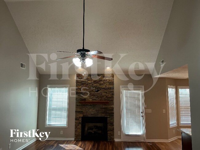 3136 Hawthorn Dr