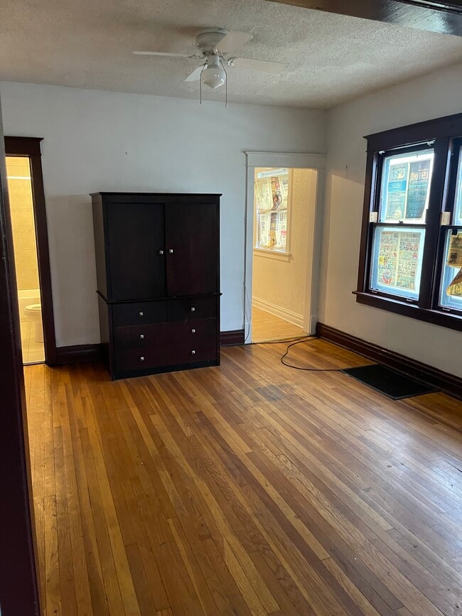 Photo - 825 Harrison St Unidad Raymond Hampton