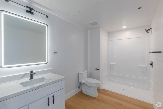 2BR, 2BA - 850SF - Bathroom