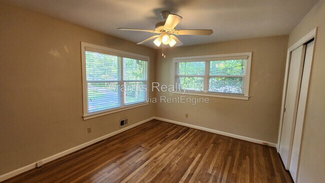 Photo - 1032 Homewood Ct