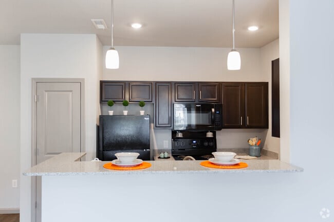 1BR, 1BA - Lennon - 826 SF