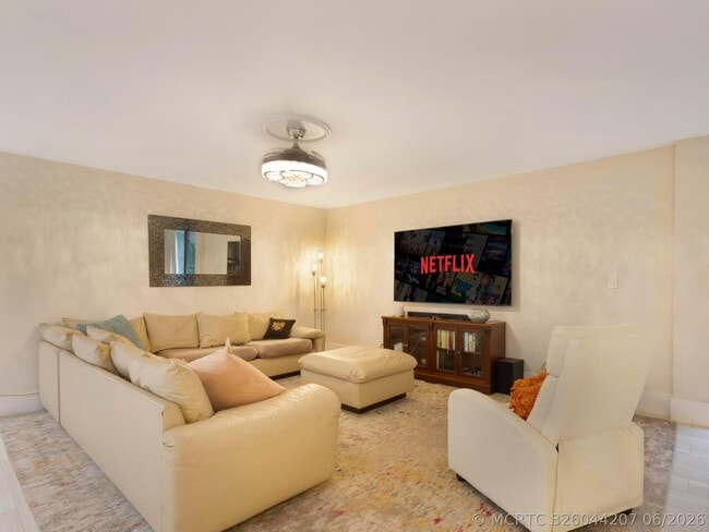 955 Egret Cir Unit 102