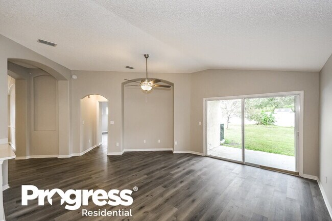 Photo - 1098 Maple Ln
