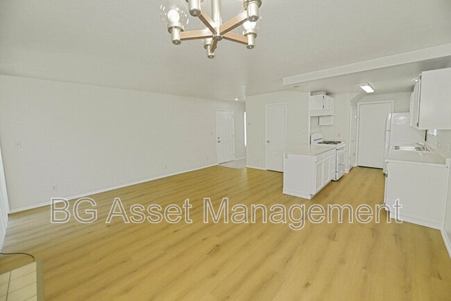Photo - 810 Third St