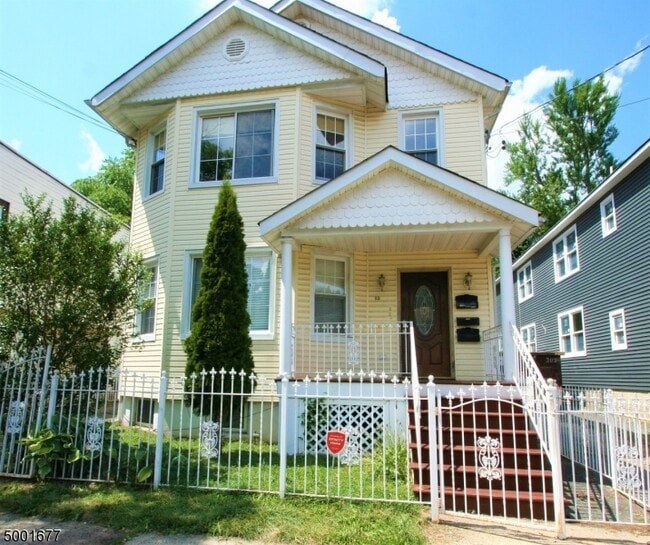 Building Photo - 85 Mission St