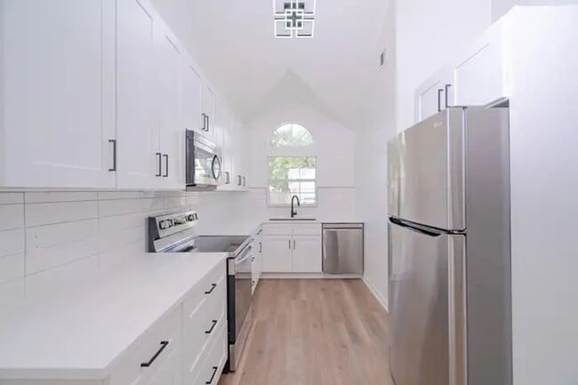 Photo - Stunning 3 Bedroom Home in Fort Walton Beach!