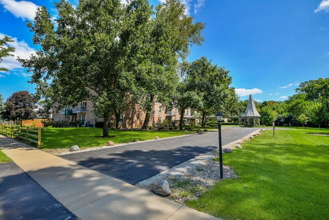 Building Photo - 5125 Blodgett Ave Unit 218T
