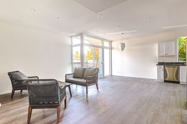 Photo - 14754 Gilmore St Unidad #1