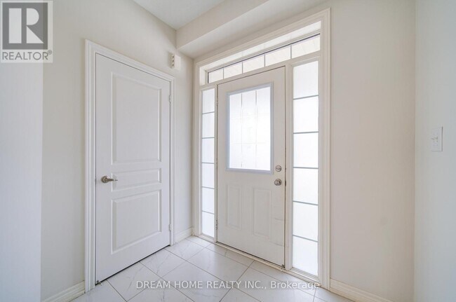 Photo - 466 George Ryan Ave