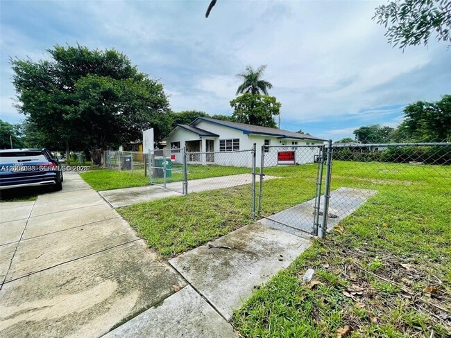 Building Photo - 1388 NW 101st St Unit 1388