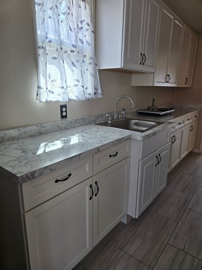 Photo - Immaculate Midtown Studio in Riverside