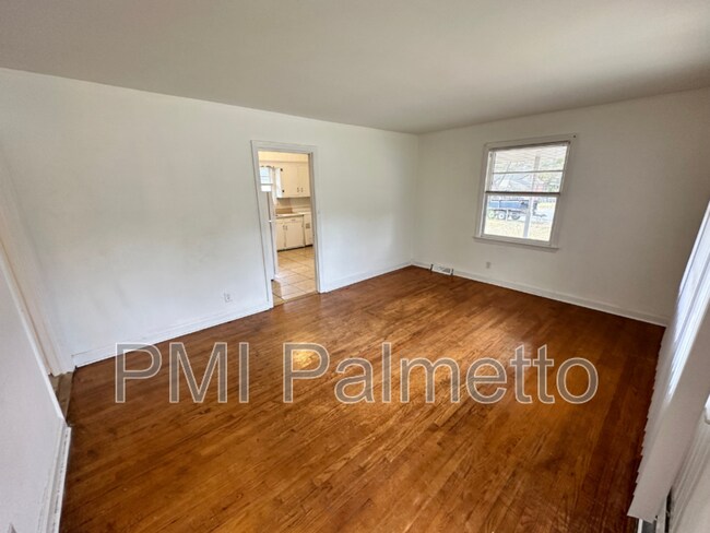 Photo - 6820 Waller St