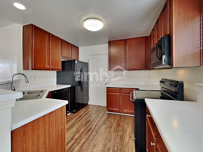 1438 Pleasant Garden Ln