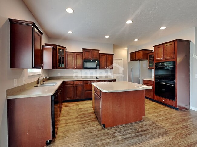 Photo - 1396 Stormhaven Way