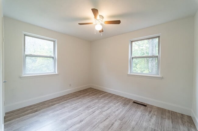 Photo - 434 3rd St SW