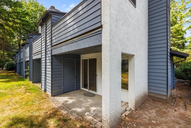 Photo - 280 Newport Way NW