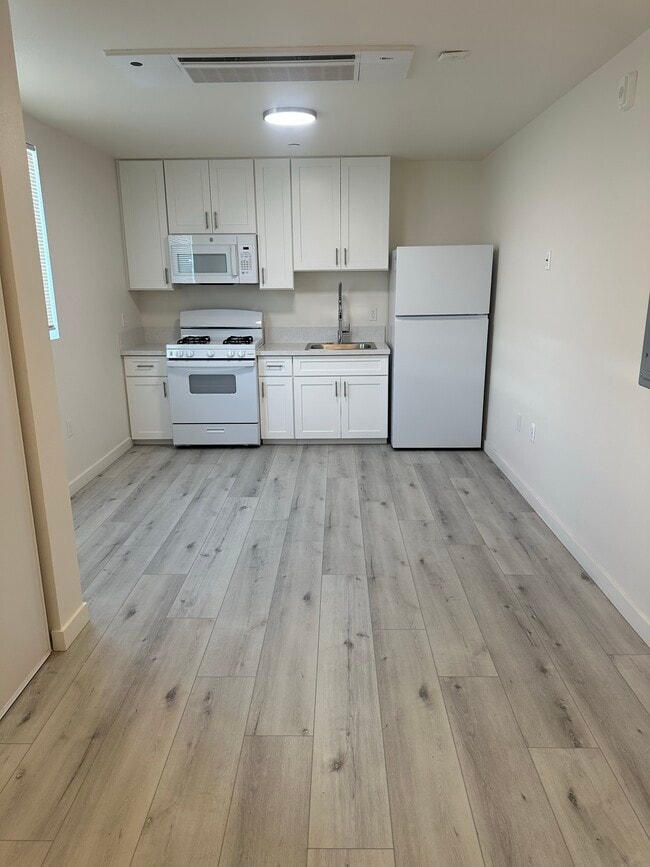 Photo - 1120 E 25th St