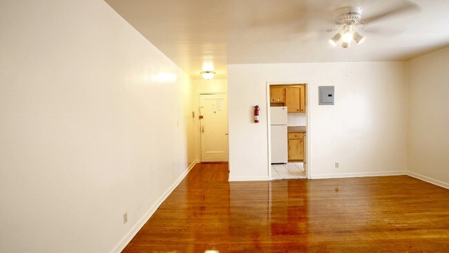 Photo - 166-05 88th Ave