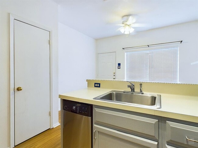 Photo - 2210 Pearl St Unit 204