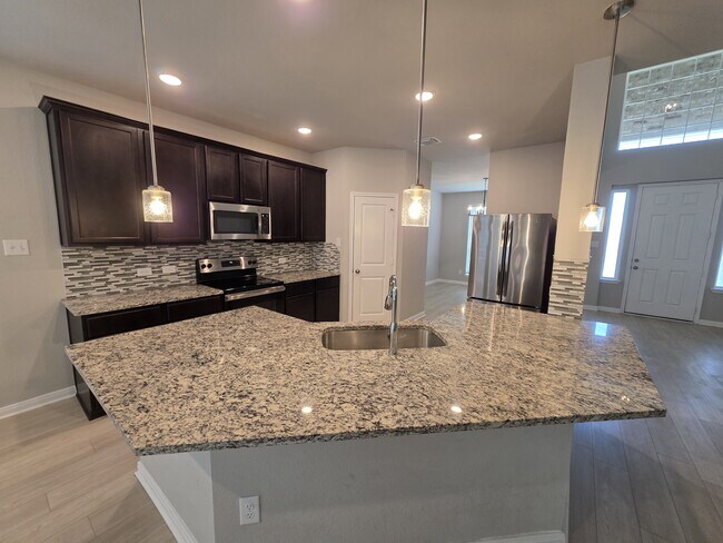 Building Photo - 10001 Kensley Rose Dr