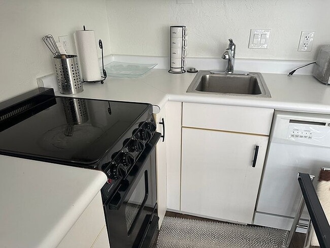 Photo - 725 E Main St