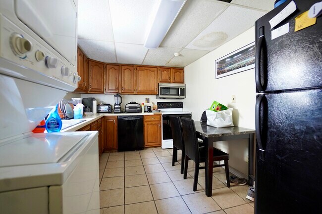 Photo - 324 Stewart St Unit B