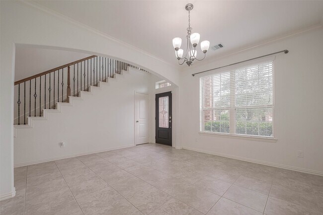 Photo - 2261 Oak Cir Dr N