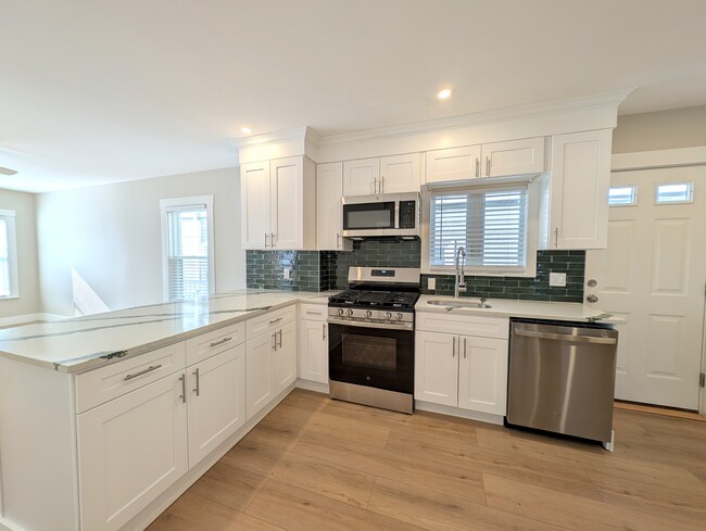 Building Photo - 67 Newbern Ave Unit 1