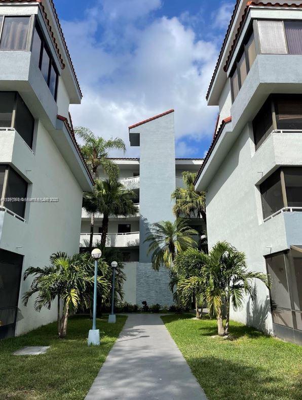 Building Photo - 8255 SW 152nd Ave Unit # E-305 Rental