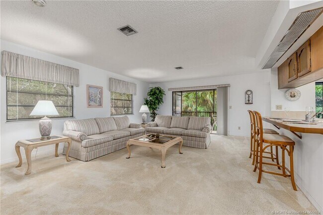 Photo - 4095 SE Centerboard Ln Unidad 6-B