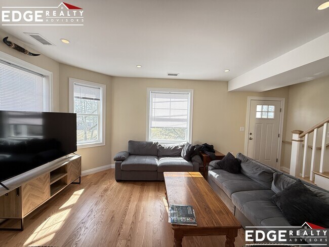 Photo - 3 Glenley Ter Unidad 1