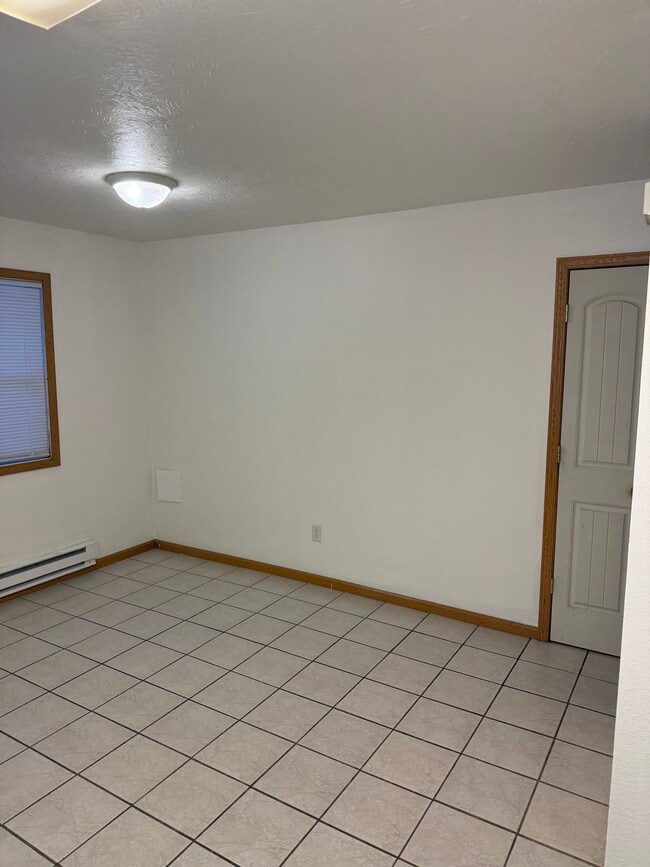 Photo - 728 31st St N