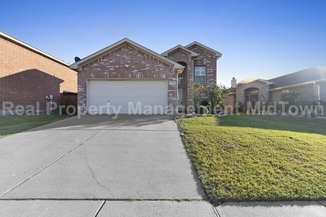 Building Photo - Charming 3-Bed, 3-Bath Home with Fireplace...