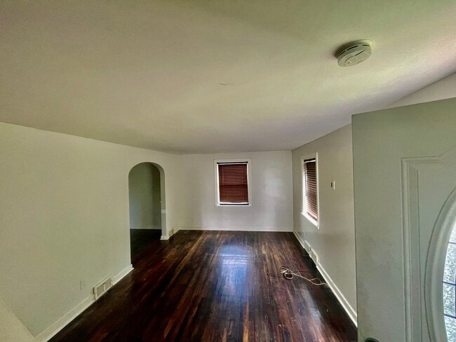 Photo - 5705 Hilltop Ave