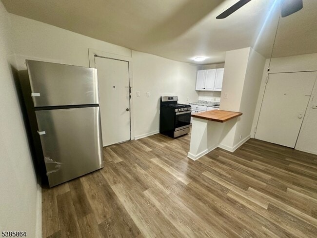 Photo - 390 Orange Rd