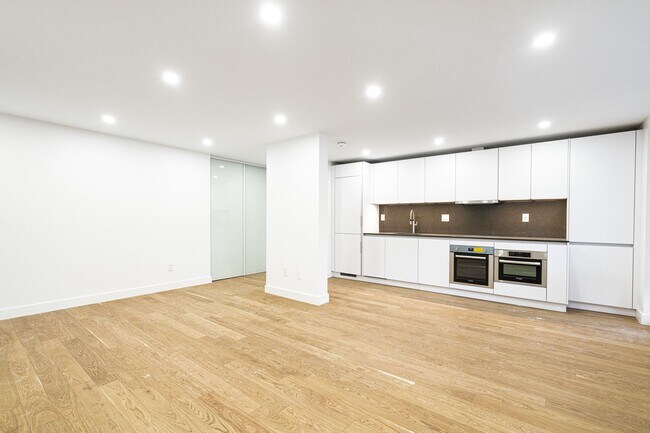 Photo - 457 Marlee Ave Unit 208