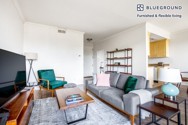 Photo - 467 S Arnaz Dr Unidad SI FL3-ID363