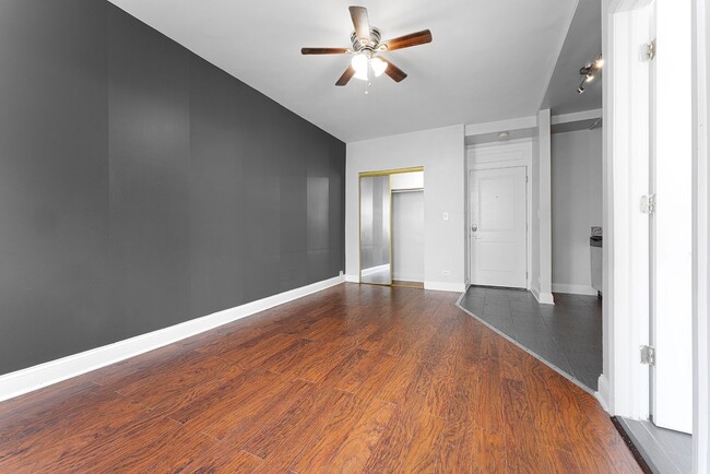 Photo - 5863 N Kenmore Ave