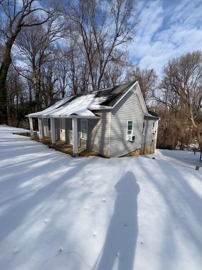 Photo - $875, 1bd/1ba + bonus room - High Point!