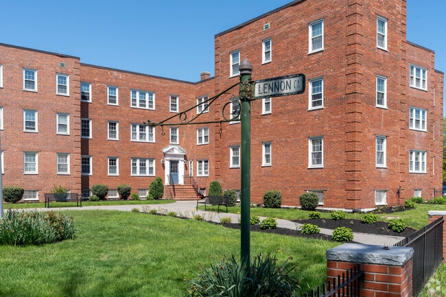 25 Lennon Ct se encuentra en el sur de Boston. - 25 Lennon Ct