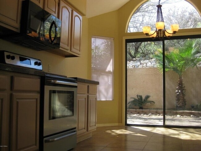 Photo - Bright & Peaceful Living in Oro Valley’s Gated Stoney Canyon